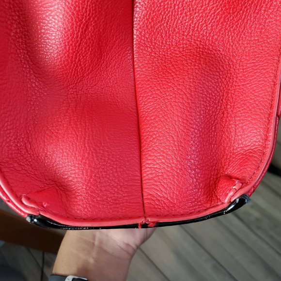 BETSEY JOHNSON | Zig Zag Pattern Sparkle Black Bow Gold Chain Crossbody Handbag - Picture 16 of 16